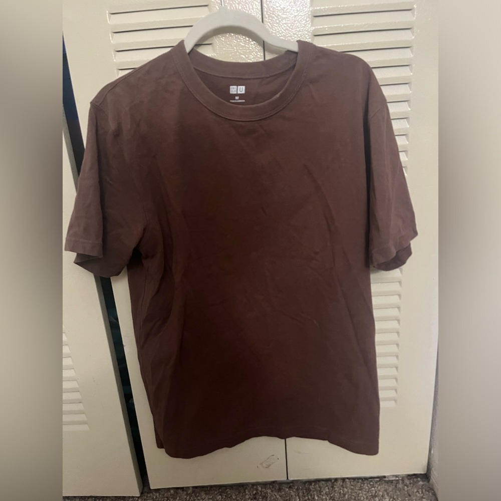 Uniqlo U t shirt in brown